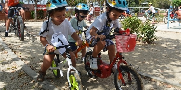 Jornada de BTT per a menudes i menuts