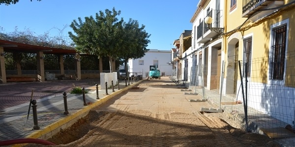 En marxa les obres de millora de la xarxa hidràulica i re-urbanització dels carrers Sol i José Segrelles