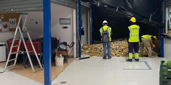 Obres de renovació del paviment del mercat municipal